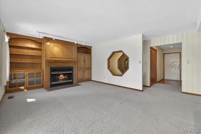 $373,000 | 216 Shelburne Drive, St. Charles, MO 63301