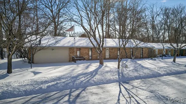 $373,000 | 216 Shelburne Drive, St. Charles, MO 63301