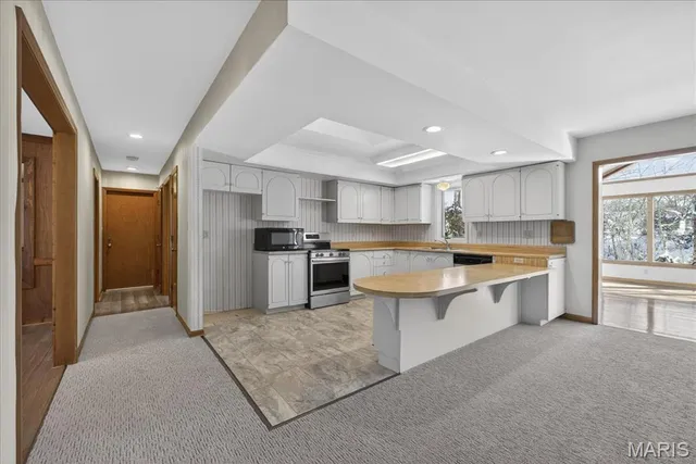 $373,000 | 216 Shelburne Drive, St. Charles, MO 63301