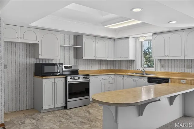 $373,000 | 216 Shelburne Drive, St. Charles, MO 63301