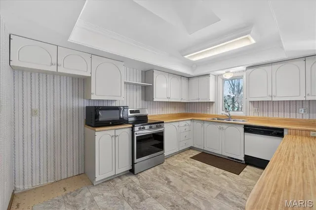 $373,000 | 216 Shelburne Drive, St. Charles, MO 63301