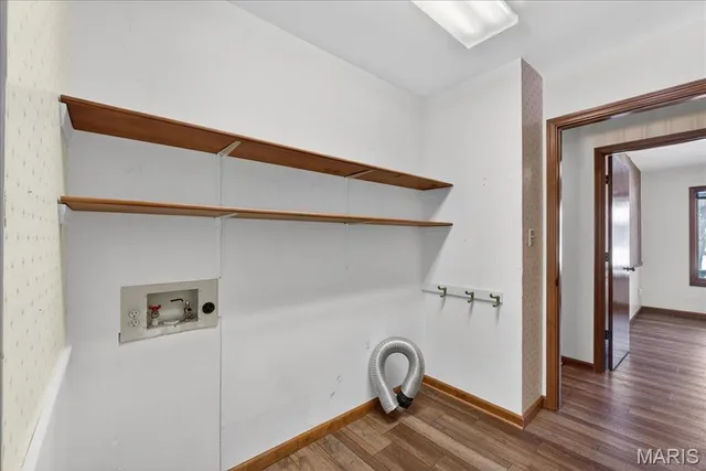 $373,000 | 216 Shelburne Drive, St. Charles, MO 63301