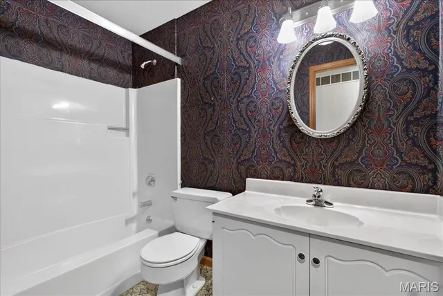 $373,000 | 216 Shelburne Drive, St. Charles, MO 63301