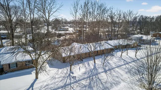 $373,000 | 216 Shelburne Drive, St. Charles, MO 63301