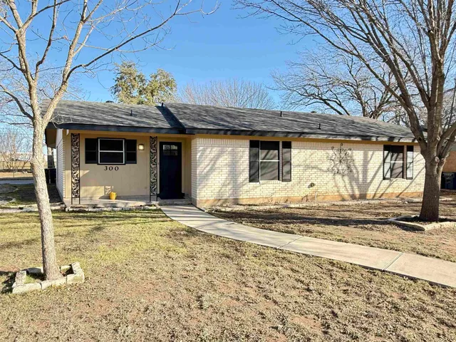 $339,900 | 300 Evergreen Circle, Burnet, TX 78611
