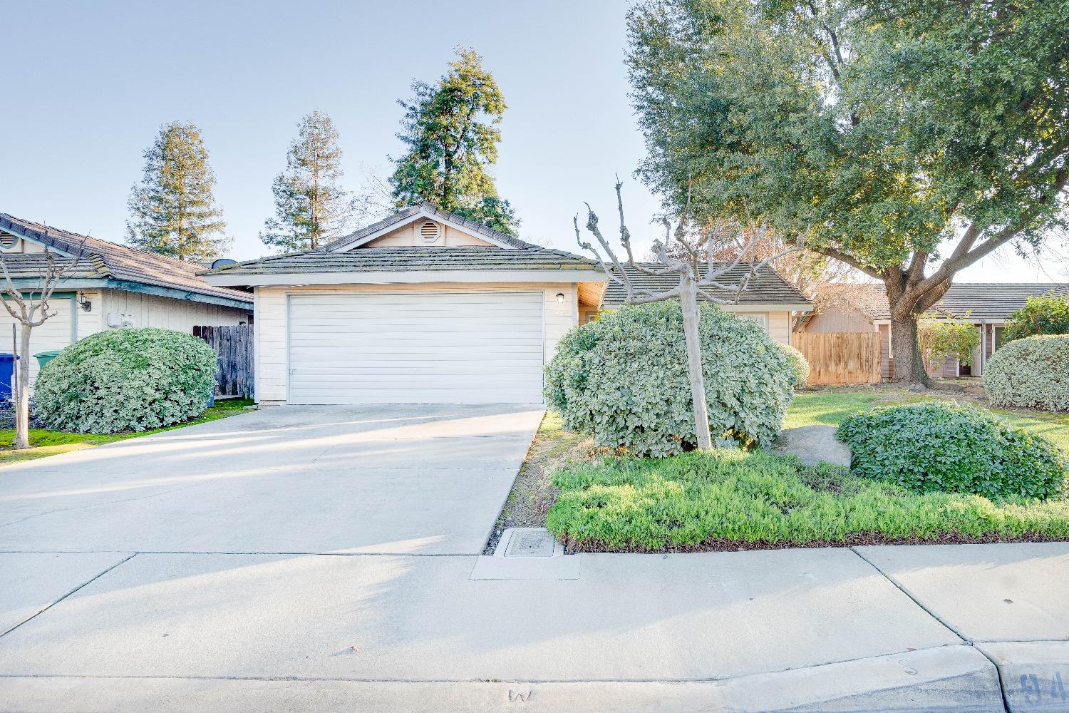943 East Santa Rosa Street Reedley, CA 93654 - Photo 3 of 13 Gallery Image 3