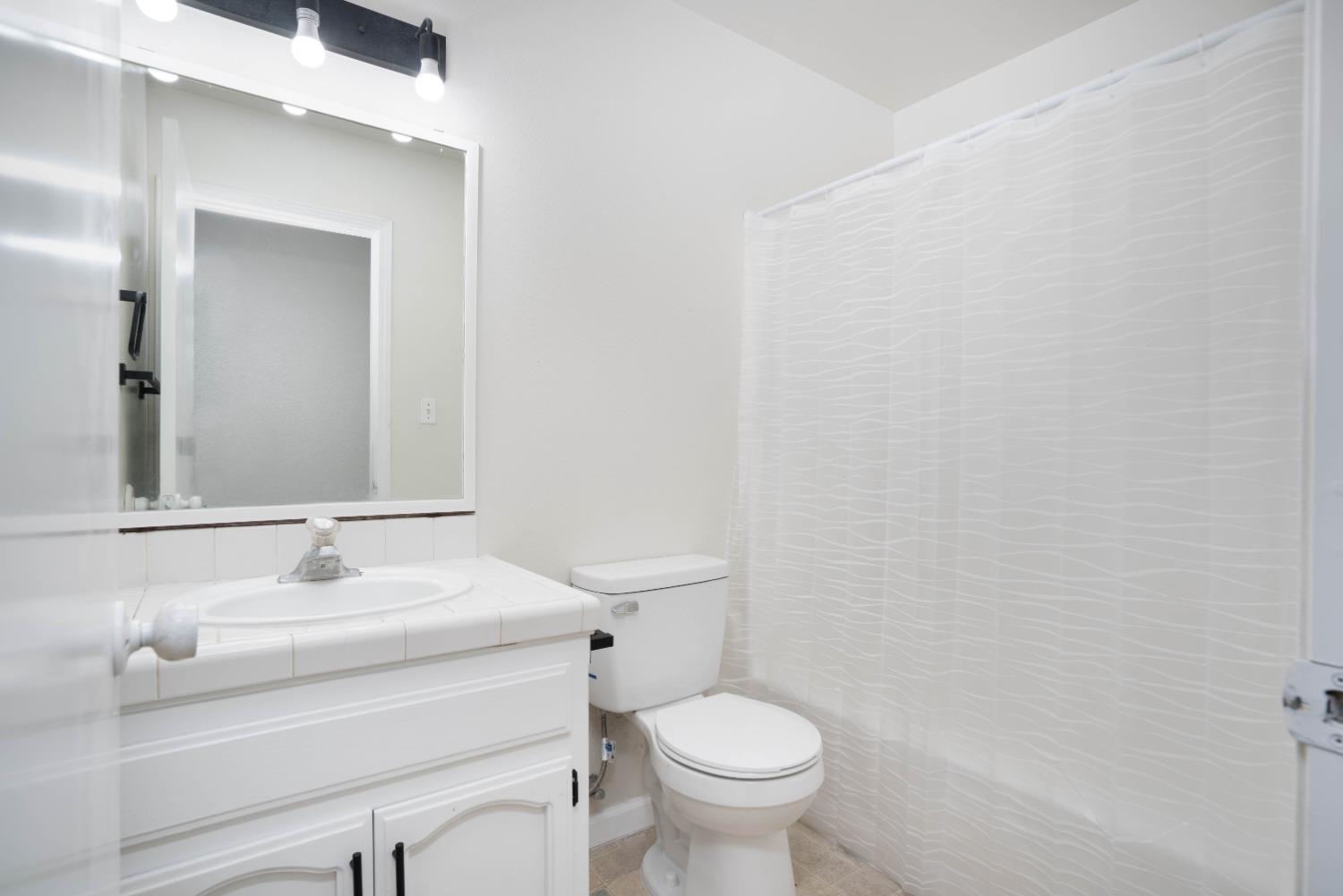943 East Santa Rosa Street Reedley, CA 93654 - Photo 5 of 13 Gallery Image 5