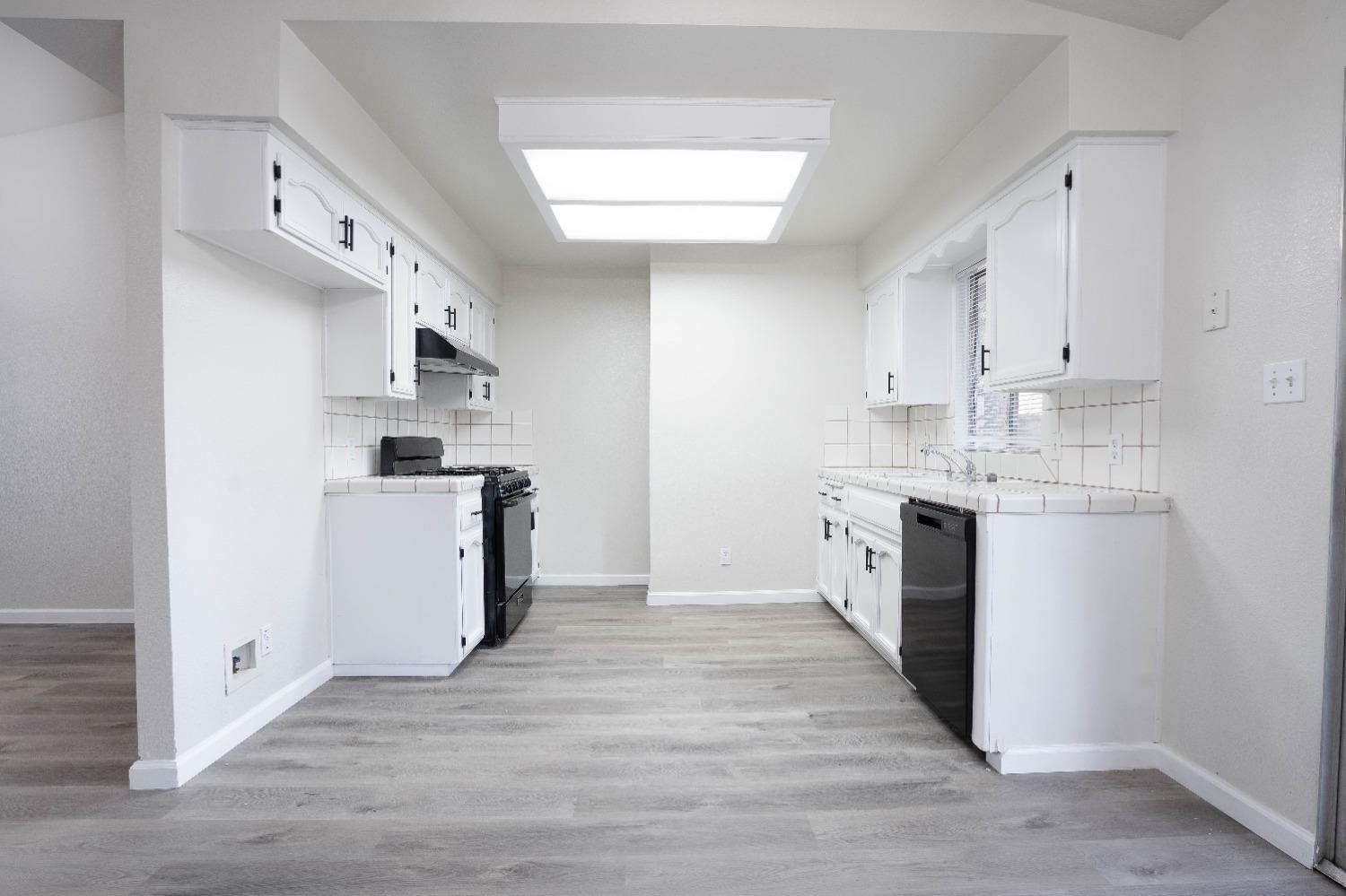 943 East Santa Rosa Street Reedley, CA 93654 - Photo 6 of 13 Gallery Image 6