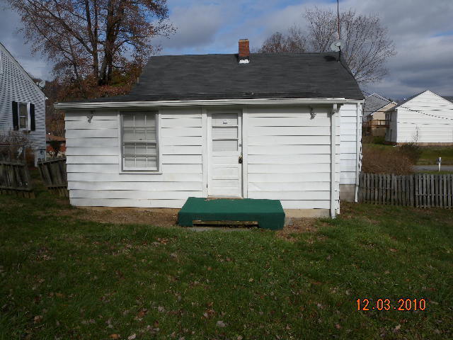 1107 Gearhart Road Southeast Roanoke, VA 24014 - Photo 2 of 11 Back