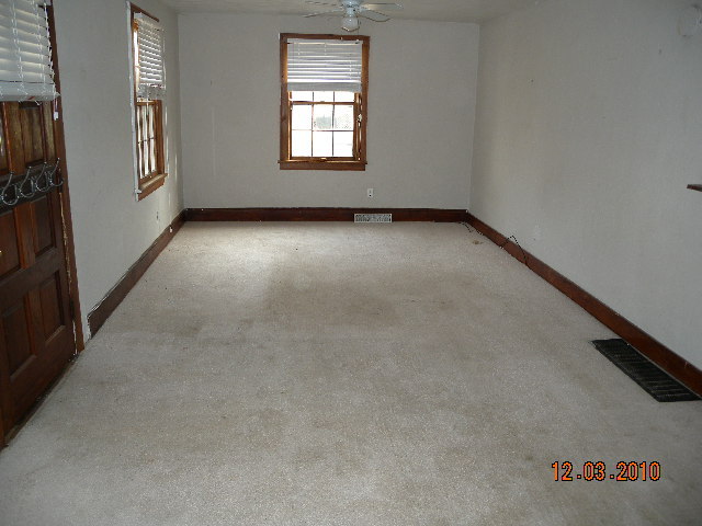 1107 Gearhart Road Southeast Roanoke, VA 24014 - Photo 4 of 11 Living room
