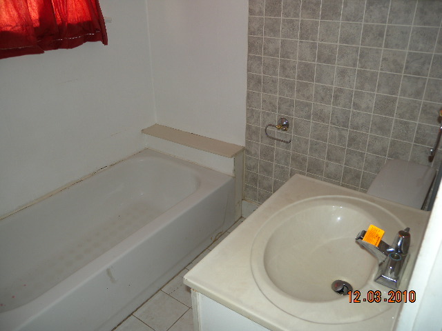 1107 Gearhart Road Southeast Roanoke, VA 24014 - Photo 9 of 11 Bathroom