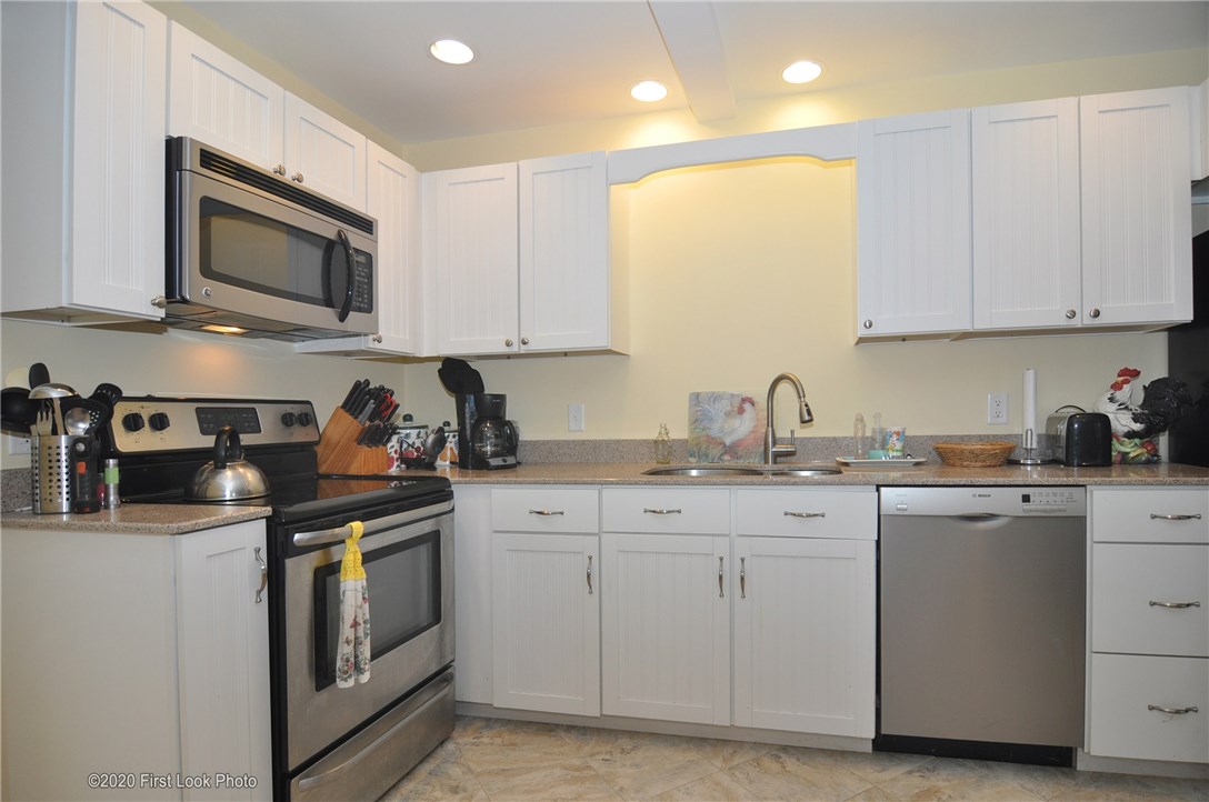 39 Weekapaug Road, Unit 2 Westerly, RI 02891 - Photo 9 of 38 Gallery Image 9