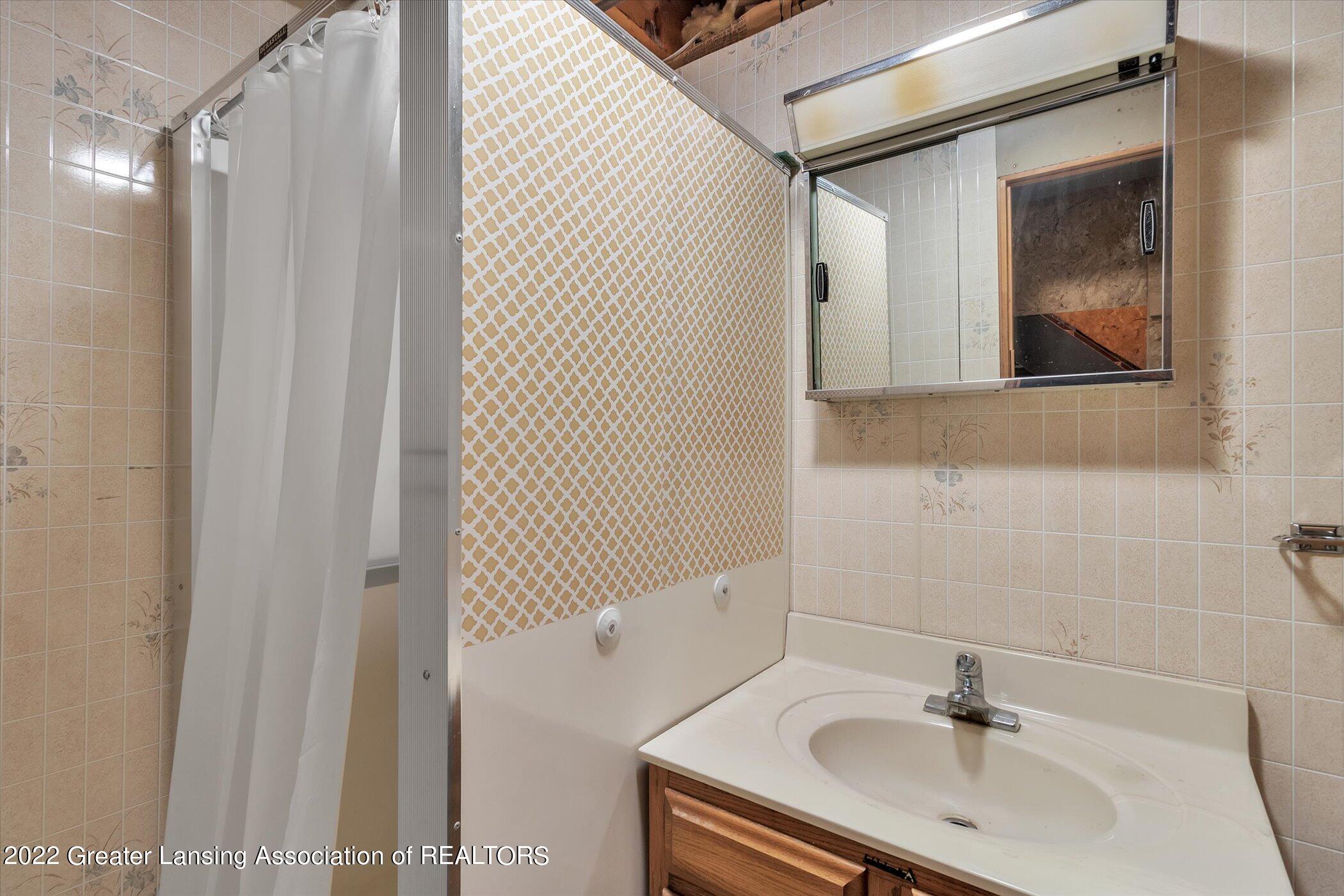 920 Bretton Road Lansing, MI 48917 - Photo 33 of 39 33-920-Bretton-Rd-WindowStill-Real-Estat