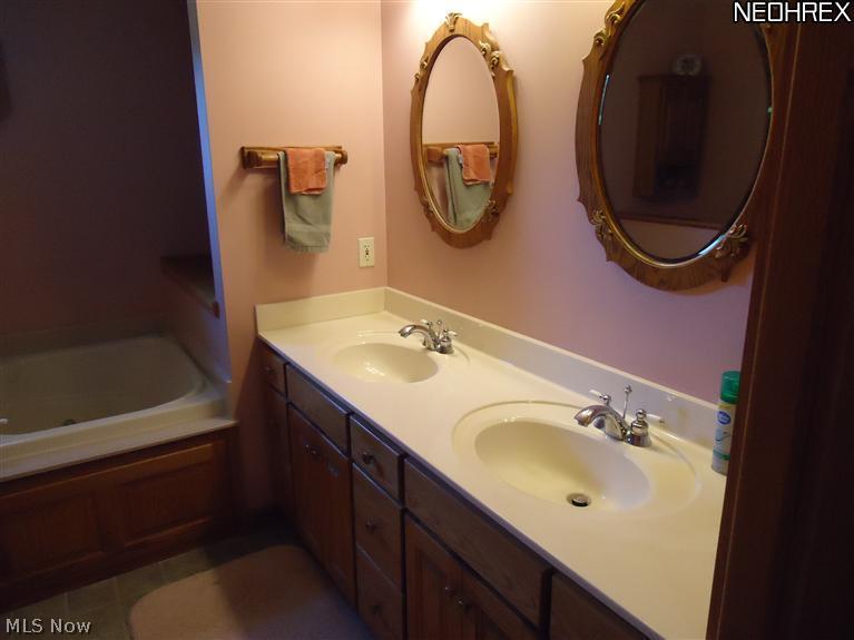 5687 Post Boy Road Southwest Newcomerstown, OH 43832 - Photo 9 of 25 Gallery Image 9