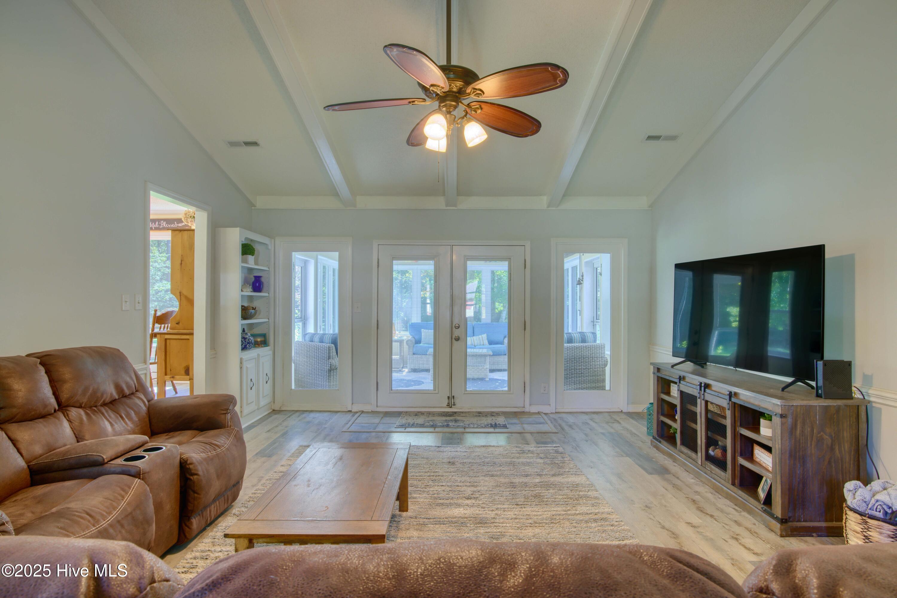 102 Ridgewood Trail New Bern, NC 28560 - Photo 5 of 66 102 Ridgewood - Interior - Edited_12