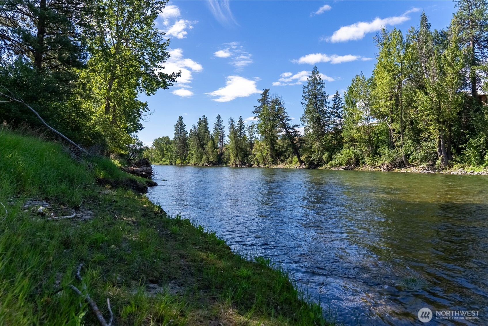 821 Riverside Street Winthrop, WA 98862 - Photo 2 of 29 Gallery Image 2