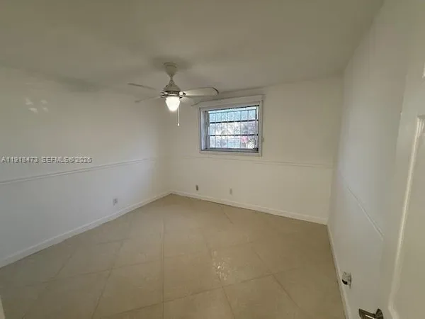 $2,000 | 421 Northeast 1st Street, Unit 119, Hallandale Beach, FL 33009