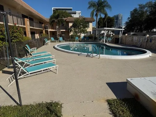 $2,000 | 421 Northeast 1st Street, Unit 119, Hallandale Beach, FL 33009