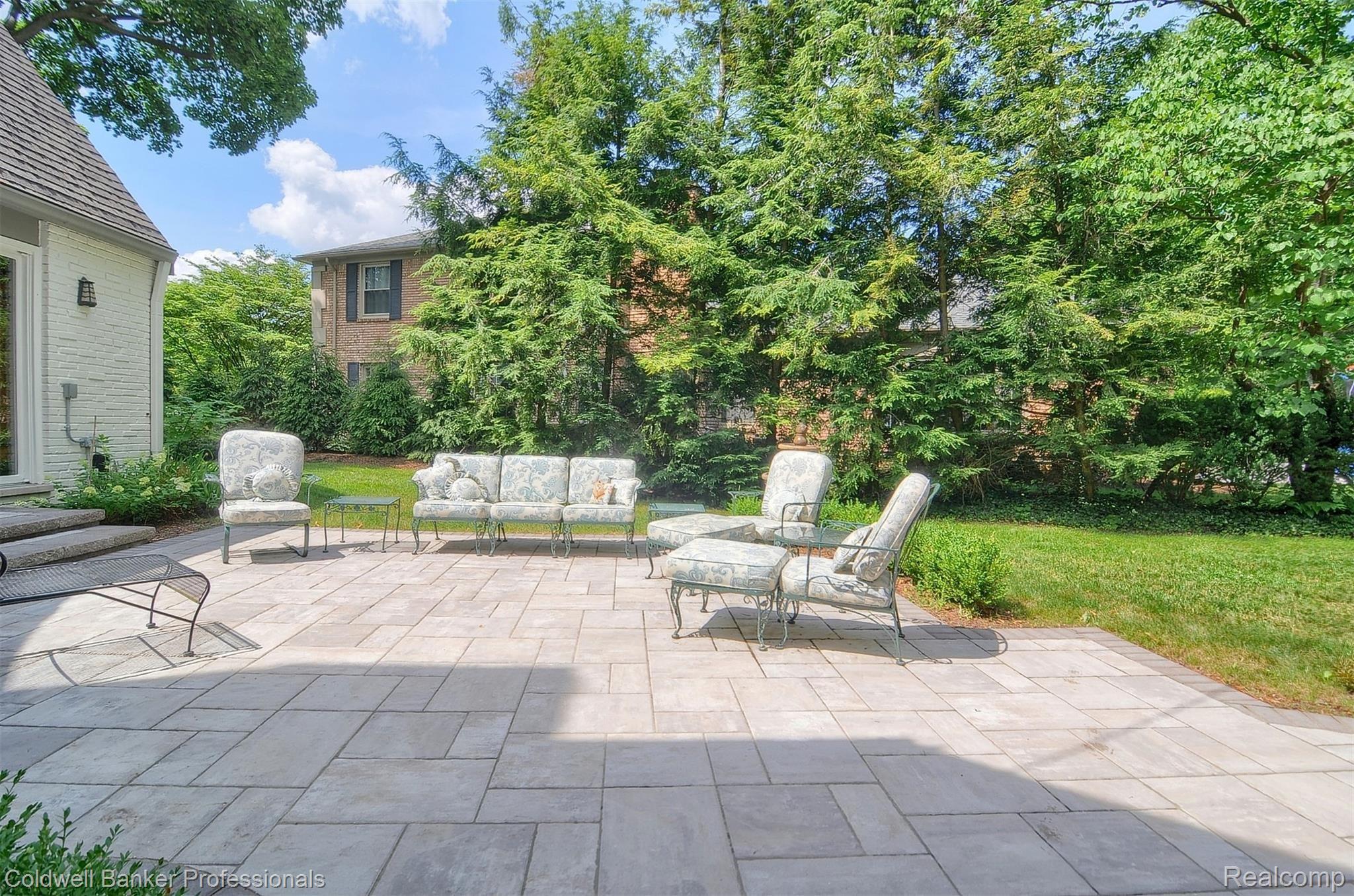 391 Cranbrook Road Bloomfield Hills, MI 48301 - Photo 33 of 35 34-Patio 2nd View.jpg