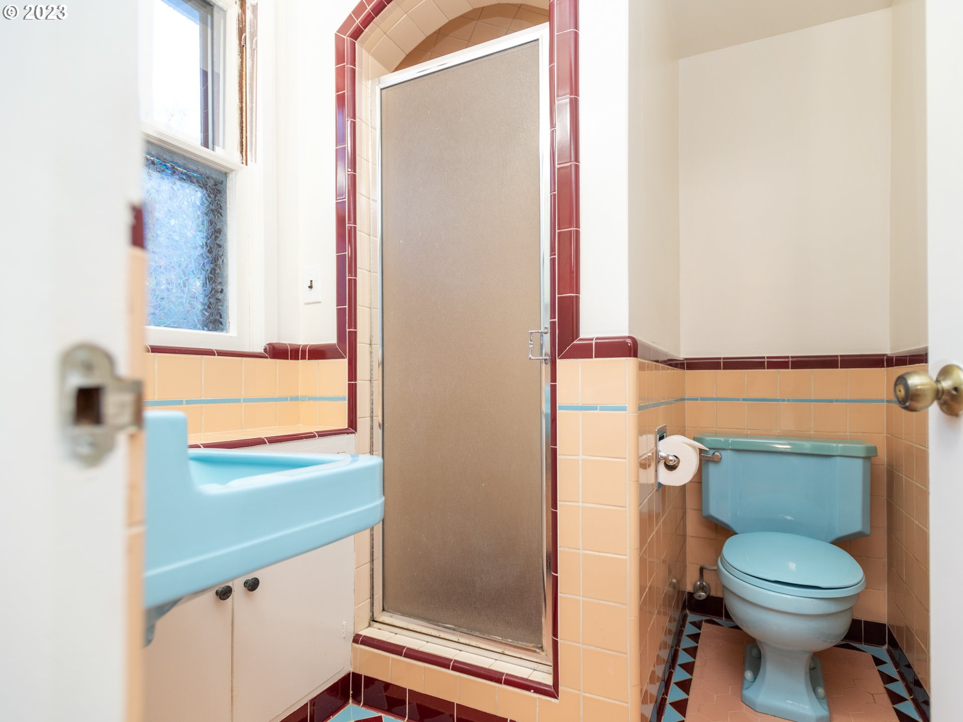 7825 Southeast Reed College Place Portland, OR 97202 - Photo 20 of 27 Bathroom, Attached