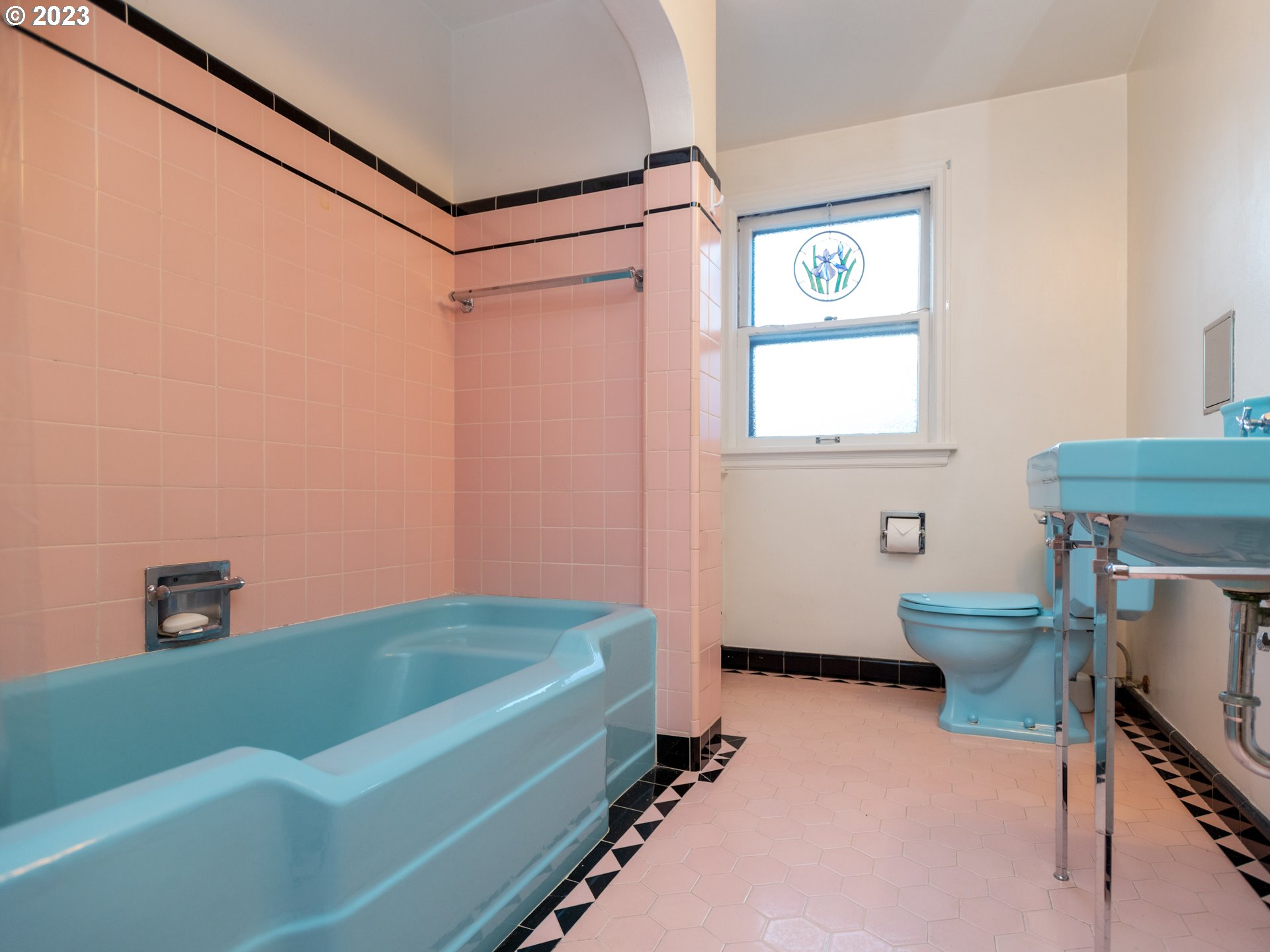 7825 Southeast Reed College Place Portland, OR 97202 - Photo 24 of 27 Bathroom