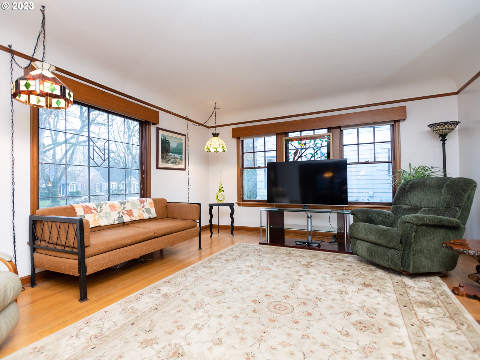 7825 Southeast Reed College Place Portland, OR 97202 - Photo 5 of 27 Living Room