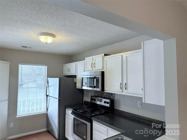 $1,395 | 6425 Windsor Gate Lane, Charlotte, NC 28215