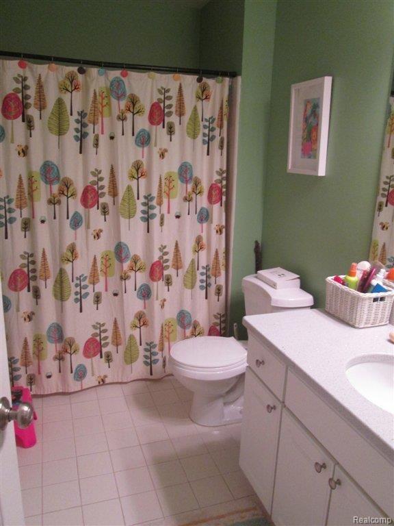 2279 North Fairview Lane Rochester, MI 48306 - Photo 29 of 33 bathroom.JPG