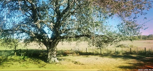 $400,000 | 375 County Road 6723, Natalia, TX 78059