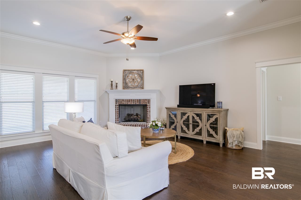 272 Garrison Boulevard Fairhope, AL 36532 - Photo 5 of 37 Living Room