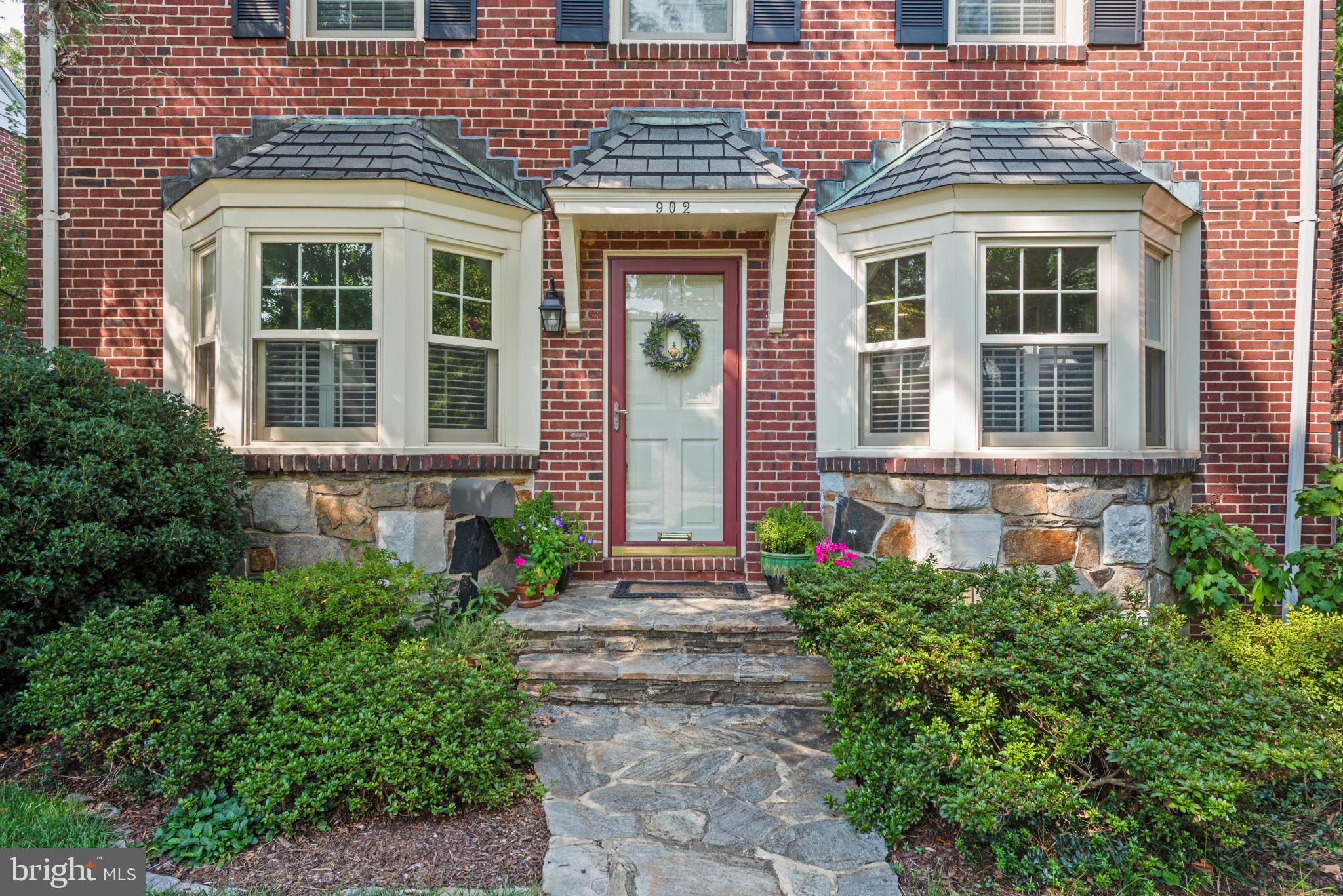 902 Greenleigh Road Baltimore, MD 21212 - Photo 7 of 44 Inviting front entrance