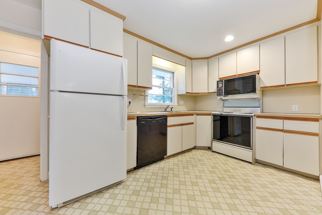 56 Rosemary Road Dedham, MA 02026 - Photo 11 of 26 Gallery Image 11