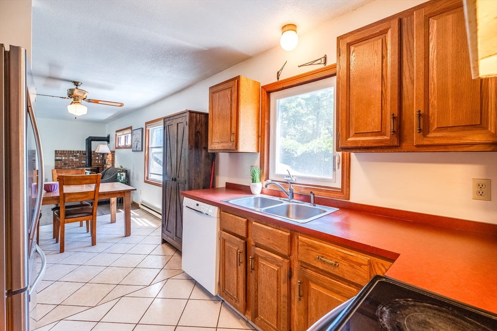 72 Stillwater Road, Unit A Deerfield, MA 01373 - Photo 13 of 27