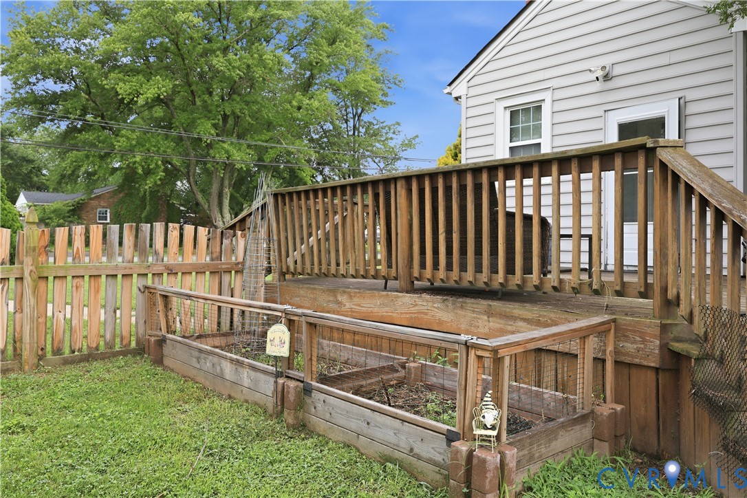 8077 Signal Hill Road Mechanicsville, VA 23111 - Photo 22 of 24 Expansive backyard featuring a raised wooden deck