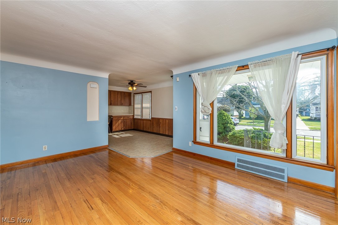 1414 Sunset Road Cleveland, OH 44124 - Photo 6 of 24
