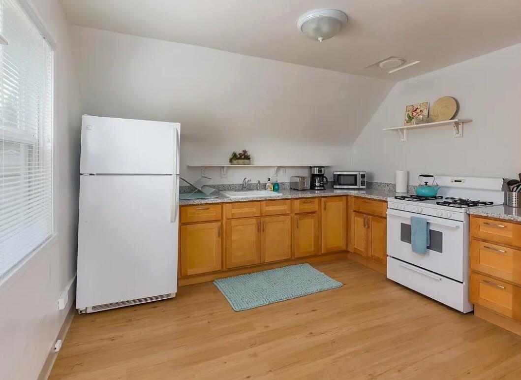 208 Terrace Way Capitola, CA 95010 - Photo 6 of 8