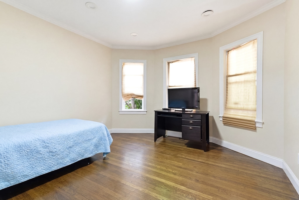 39 Glen Road Boston, MA 02130 - Photo 4 of 42