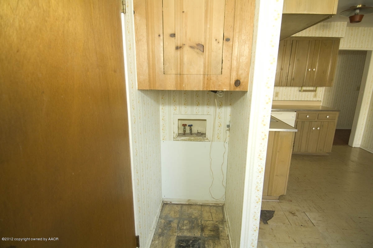 1020 South Rusk Street Amarillo, TX 79102 - Photo 25 of 32 a view of walk in closet