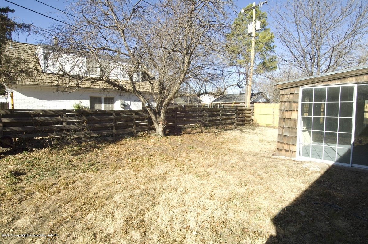 1020 South Rusk Street Amarillo, TX 79102 - Photo 30 of 32 a view of a yard with trees