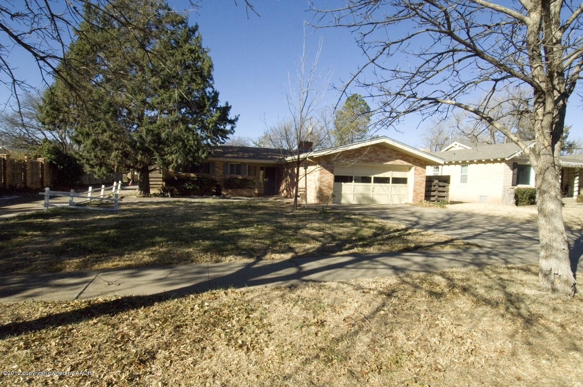 1020 South Rusk Street Amarillo, TX 79102 - Photo 3 of 32 a house with trees in front of it
