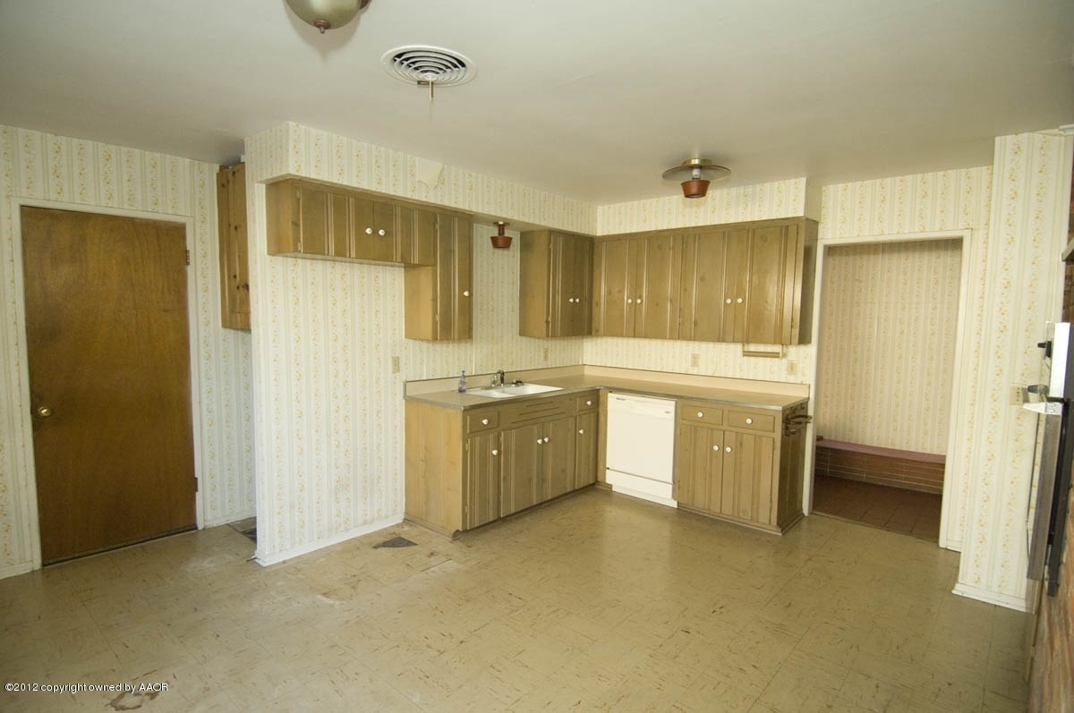 1020 South Rusk Street Amarillo, TX 79102 - Photo 10 of 32 a utility room with cabinets washer and dryer
