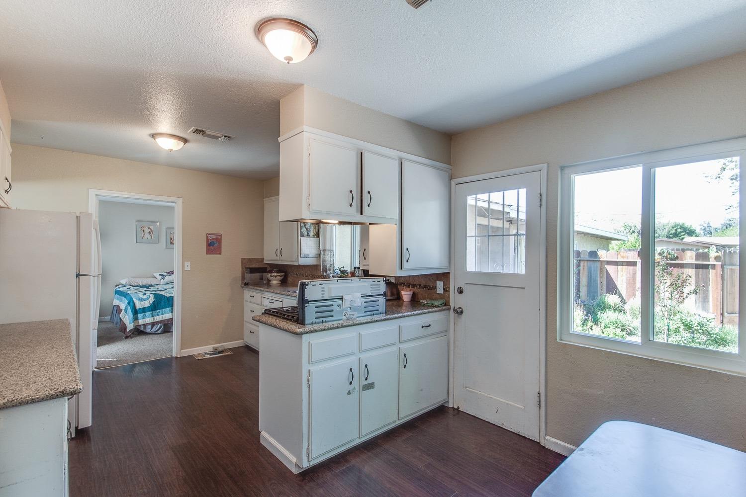 1227 South Klein Avenue Reedley, CA 93654 - Photo 9 of 38 Gallery Image 9