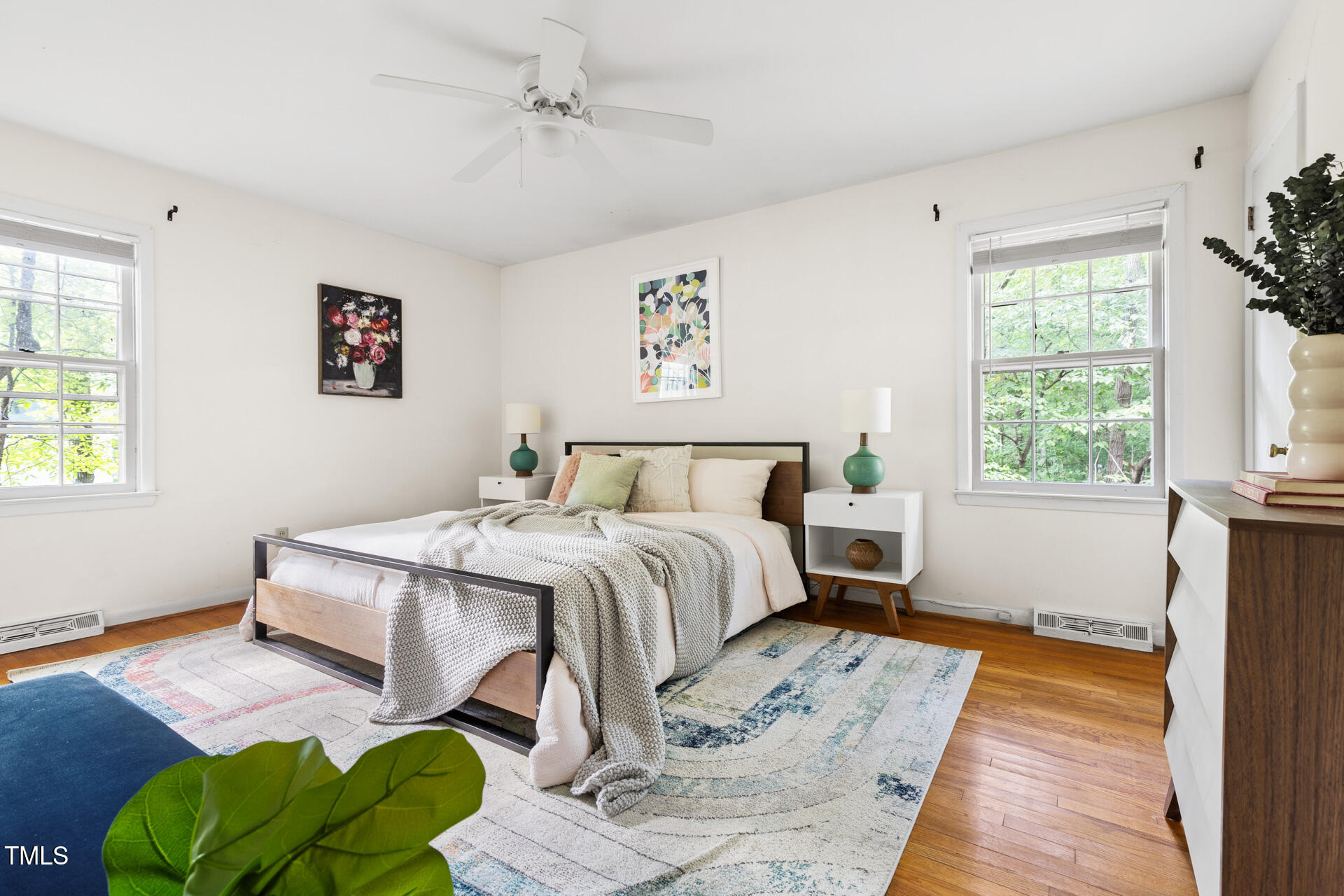 324 Woodhaven Road Chapel Hill, NC 27514 - Photo 20 of 32 a spacious bedroom with a bed and a window