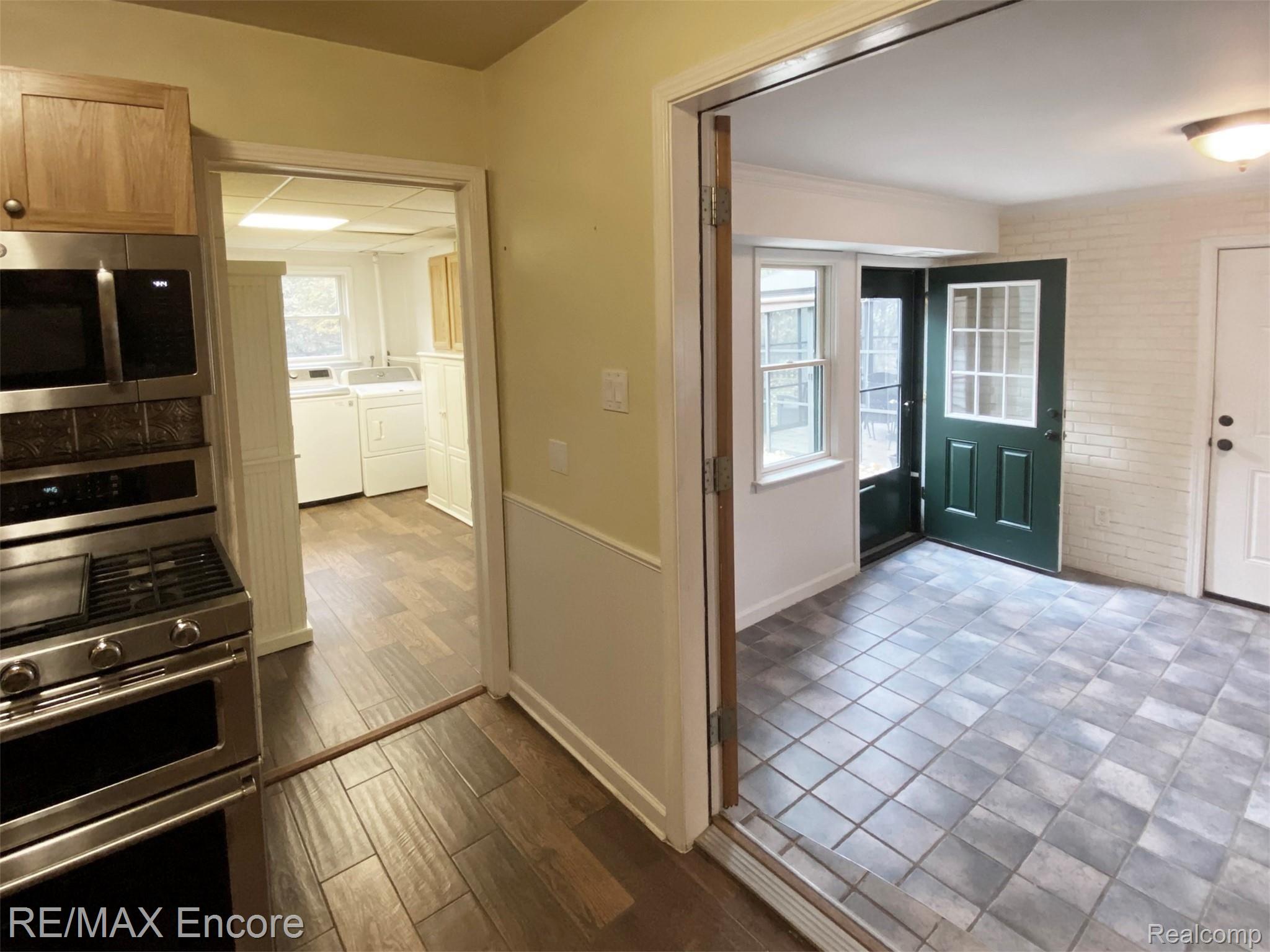 375 Coats Road Lake Orion, MI 48362 - Photo 12 of 22 Coats Breezeway and laundry.jpg