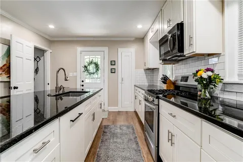 $289,000 | 921 East 79th Terrace, Kansas City, MO 64131