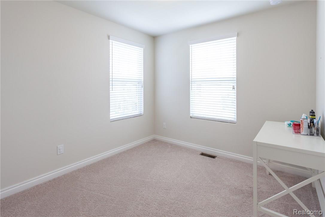 2617 Helmsdale Circle, Unit 62 Rochester, MI 48307 - Photo 20 of 32 Guest Room