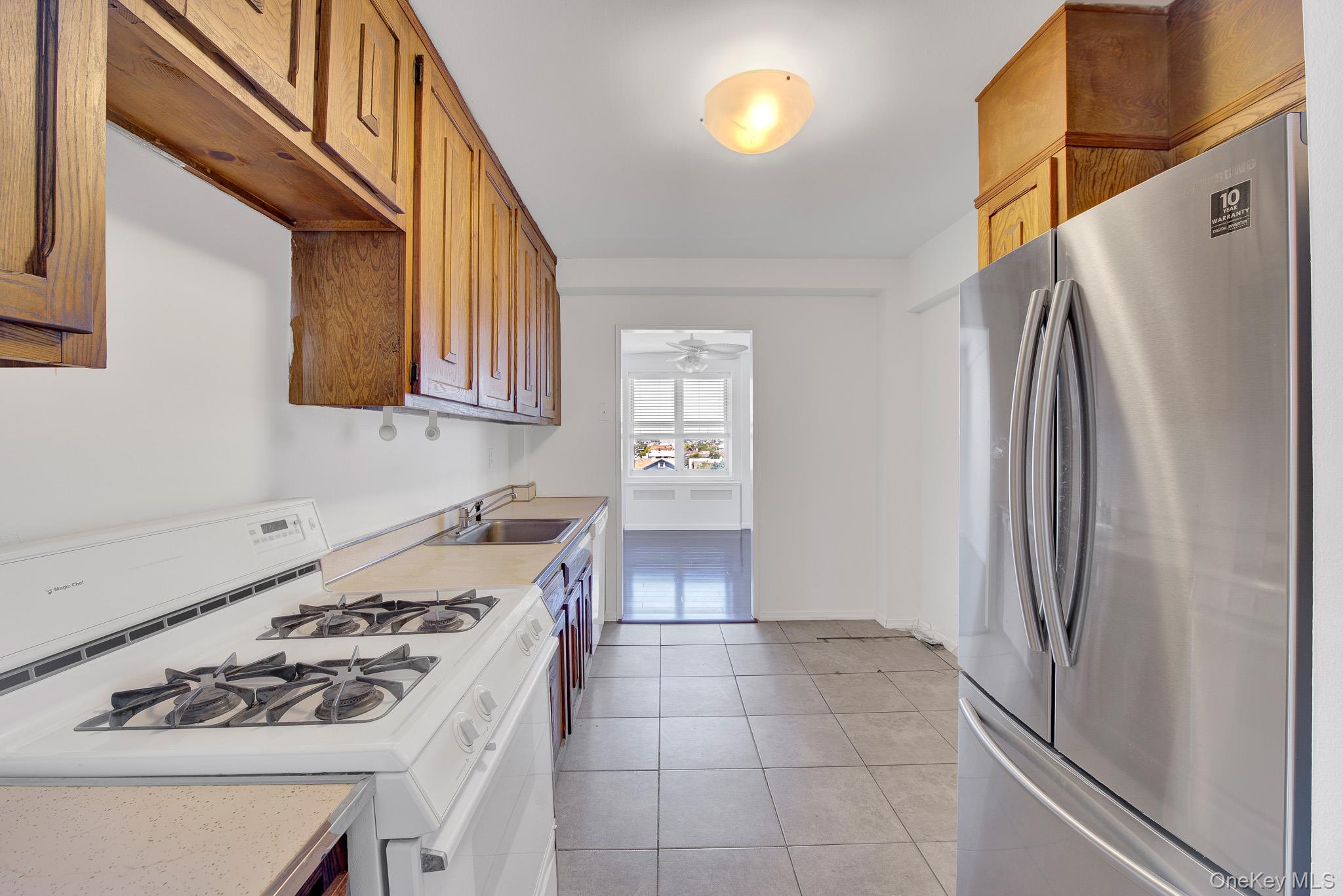 700 Shore Road, Unit 5M Long Beach, NY 11561 - Photo 10 of 34 Eat In Kitchen...