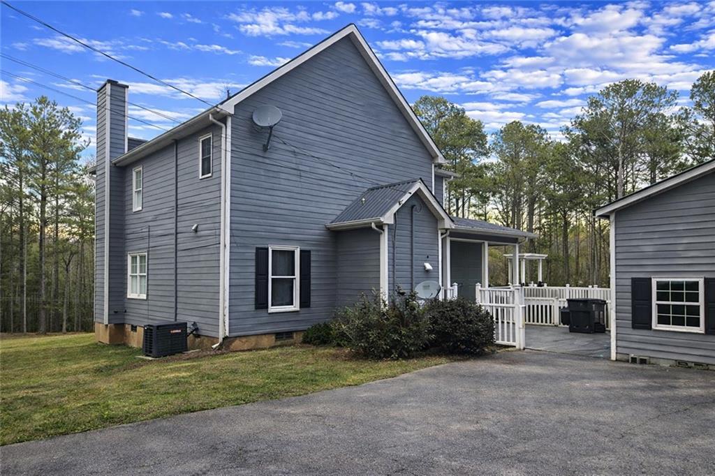 924 Highway 138 Stockbridge, GA 30281 - Photo 10 of 10 a front view of a house with a garden