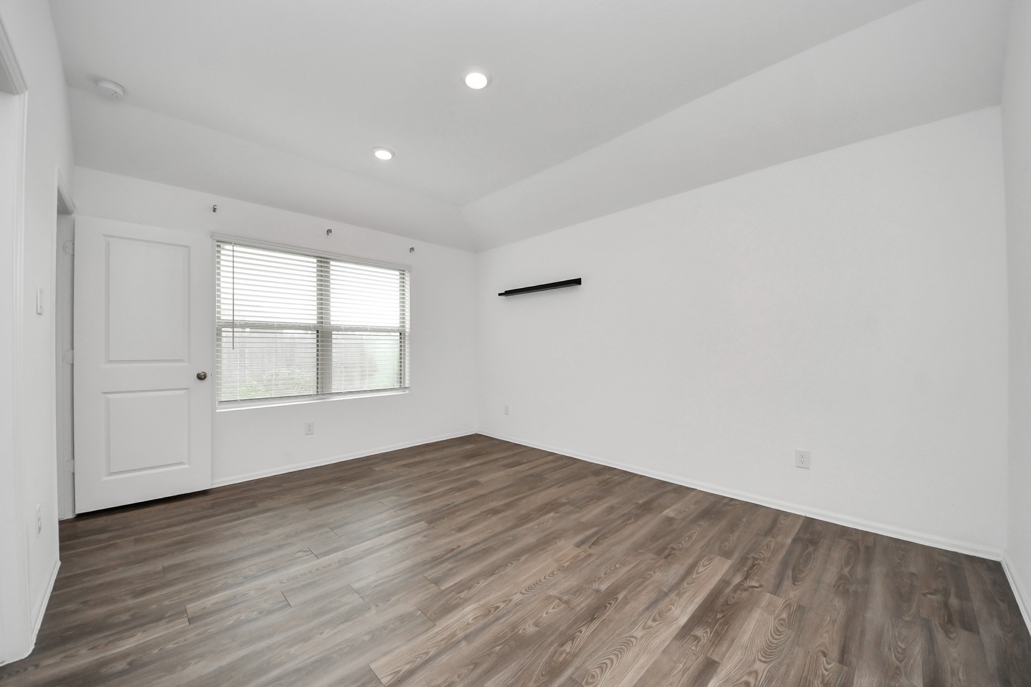 14230 Elrington Holw Trail Rosharon, TX 77583 - Photo 30 of 42 an empty room with wooden floor and windows
