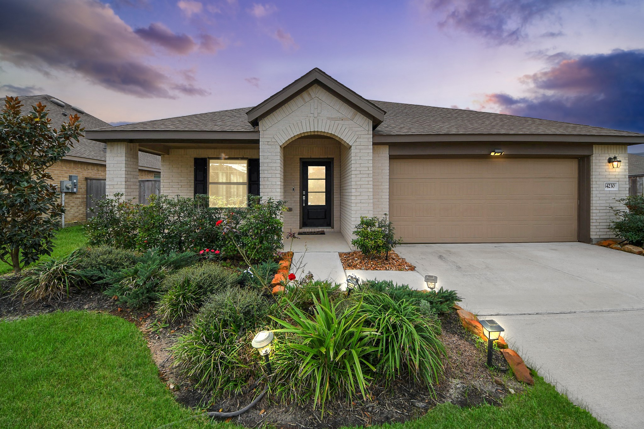 14230 Elrington Holw Trail Rosharon, TX 77583 - Photo 3 of 42 a front view of a house with garden